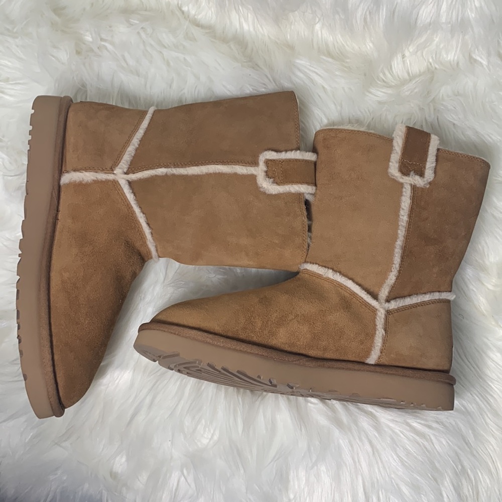 Authentic NWOT Ugg Australia Classic Short Spill Seam Chestnut Boot